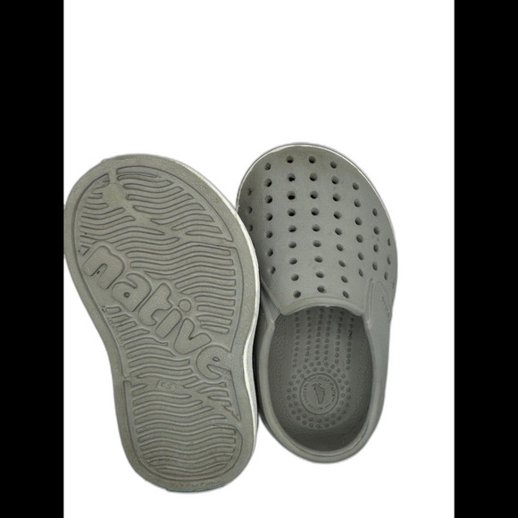 Native shoes for girls or boys in grey size5 - Picture 3 of 4